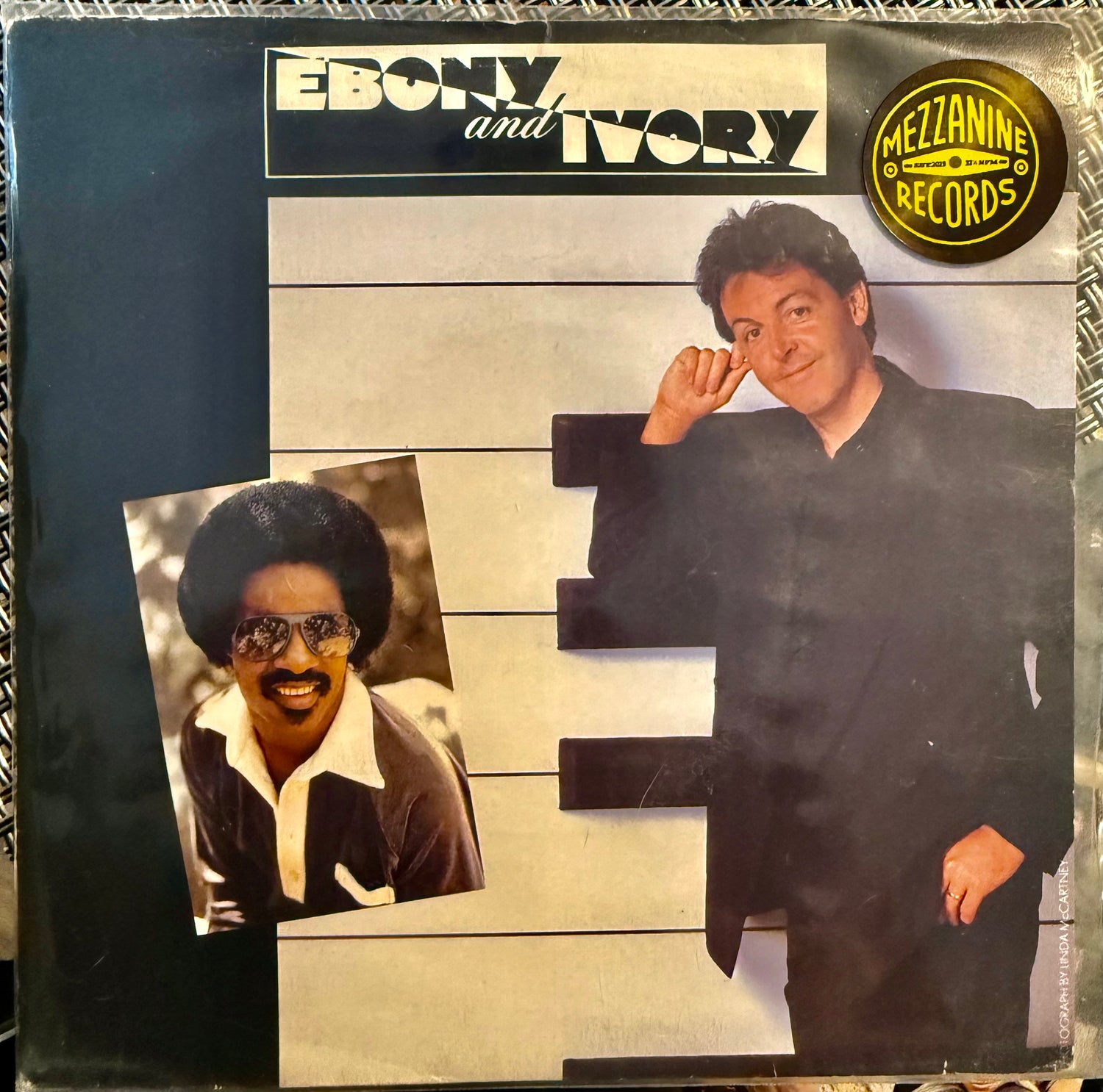 Paul McCartney & Stevie Wonder – Ebony and Ivory (7″ Single Parlophone, 1982 UK)